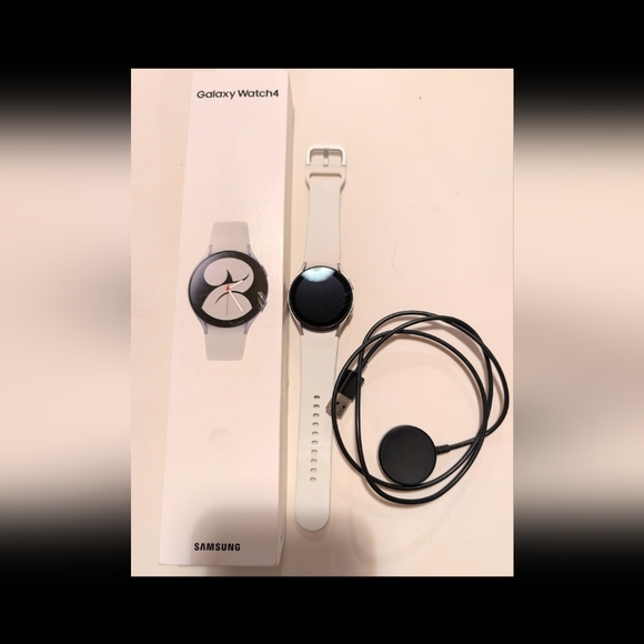 Samsung Galaxy Watch 4 40mm Face 20mm Band Bluetooth Smartwatch